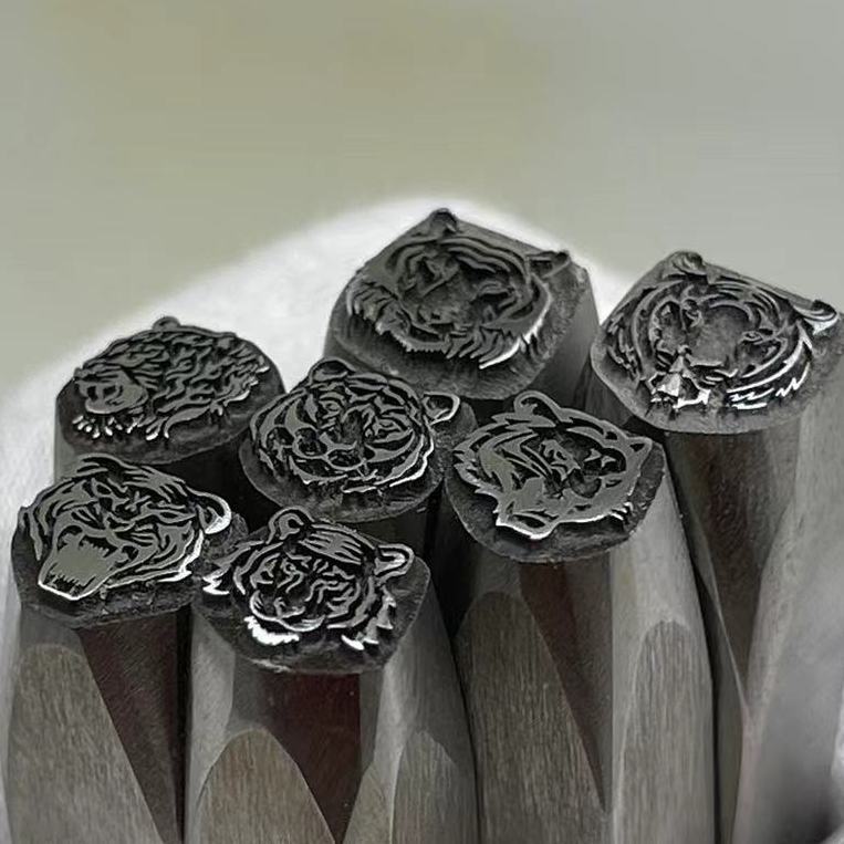 Poinçon métallique Design tête - Leatherwork Punch avis et prix