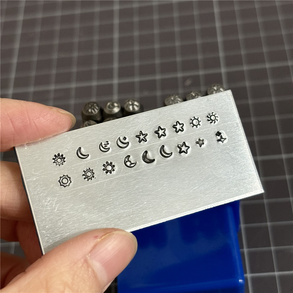 Jolie çon d'Estampage en Cuir  - Leatherwork Punching Tool avis et prix